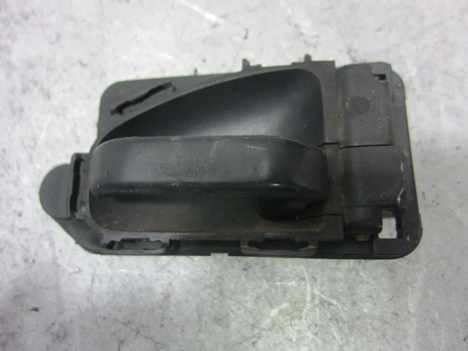 Foto de MANETA INTERIOR DELANTERA DERECHA CITROEN SAXO 1.5 Diesel (57 CV / 42 KW) referencia 96185855