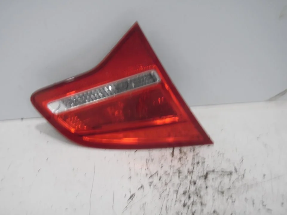 Foto de PILOTO TRASERO IZQUIERDO INTERIOR OPEL MERIVA B 1.6 CDTI DPF (110 CV / 81 KW) referencia 21620201