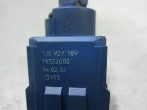 Foto de INTERRUPTOR VOLKSWAGEN GOLF IV BERLINA (1J1)(10.1997) 1.6 16V (105 CV / 77 KW) referencia 1J0927189 foto 5