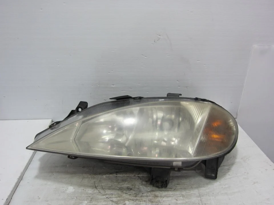 Foto de FARO IZQUIERDO RENAULT MEGANE I FASE 2 COUPE (DA...) 1.6 (107 CV / 79 KW)
