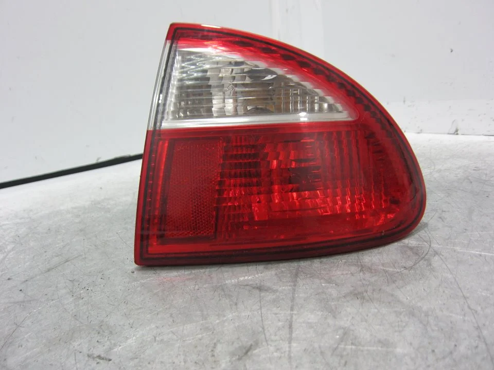 Foto de PILOTO TRASERO DERECHO SEAT LEON (1M1) 1.8 20V (125 CV / 92 KW) referencia 1M6945258