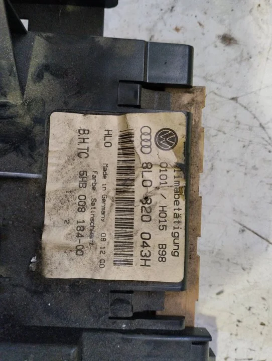 Foto de MANDO CLIMATIZADOR AUDI A3 (8L) referencia 8L0820043H