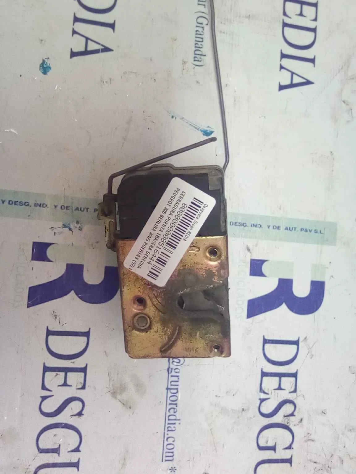 Foto de CERRADURA PUERTA TRASERA DERECHA PEUGEOT 306 3/5 PT. / 4 PT. (S2)