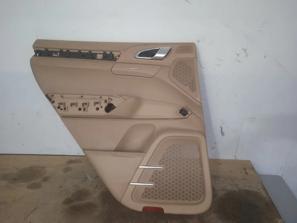 Foto de GUARNECIDO PUERTA TRASERA IZQUIERDA PORSCHE CAYENNE (TIPO 92A) 4.8 V8 CAT (400 CV / 294 KW) referencia 7P5867211