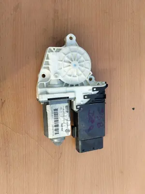 Foto de MOTOR ELEVALUNAS DELANTERO IZQUIERDO VOLKSWAGEN GOLF IV BERLINA (1J1)(10.1997) 1.9 TDI (131 CV / 96 KW) referencia 1C2959801A foto 1