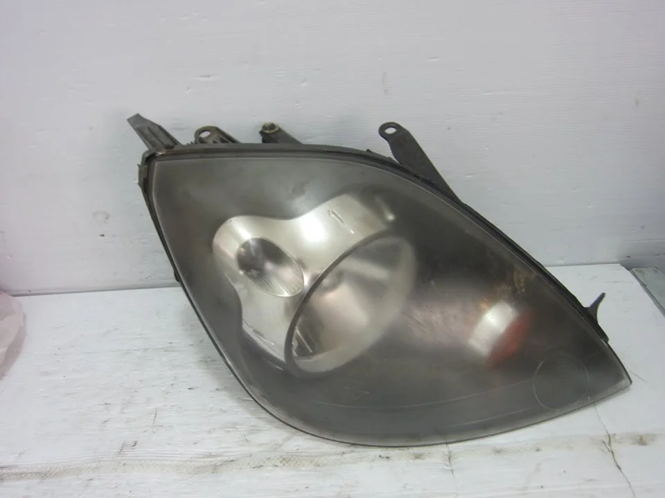Foto de FARO DERECHO FORD FIESTA (CBK) 1.3 CAT (69 CV / 51 KW) referencia 1300502030