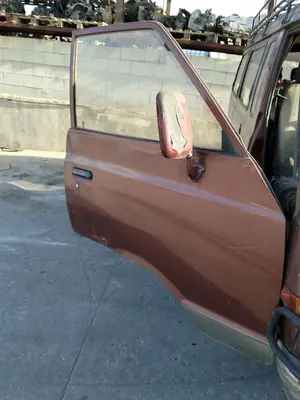 Foto de PUERTA DELANTERA DERECHA NISSAN VANETTE (C220) 2.0 Diesel (67 CV / 49 KW)