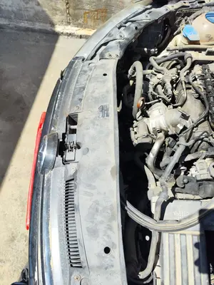 Foto de PANEL FRONTAL VOLKSWAGEN GOLF VI (5K1)(10.2008) 2.0 TDI (110 CV / 81 KW)