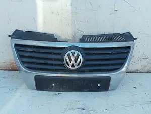 Foto de REJILLA DELANTERA VOLKSWAGEN PASSAT BERLINA (3C2) 2.0 TDI (140 CV / 103 KW) referencia 3C0853651