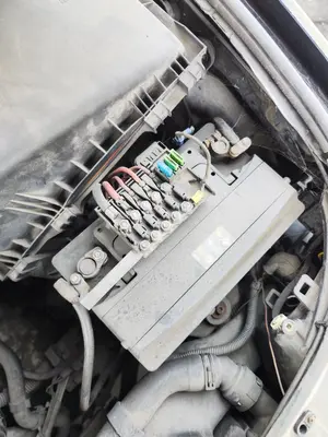 Foto de CAJA RELES / FUSIBLES AUDI A3 (8L) 1.9 TDI (110 CV / 81 KW)