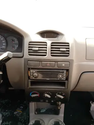 Foto de CONSOLA CENTRAL KIA RIO (BC) 1.3 CAT (75 CV / 55 KW)