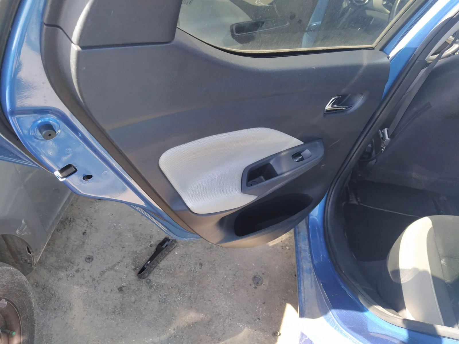 Foto de MANDO ELEVALUNAS TRASERO IZQUIERDO NISSAN MICRA (K14) 0.9 CAT (90 CV / 66 KW) referencia 254115FC0A