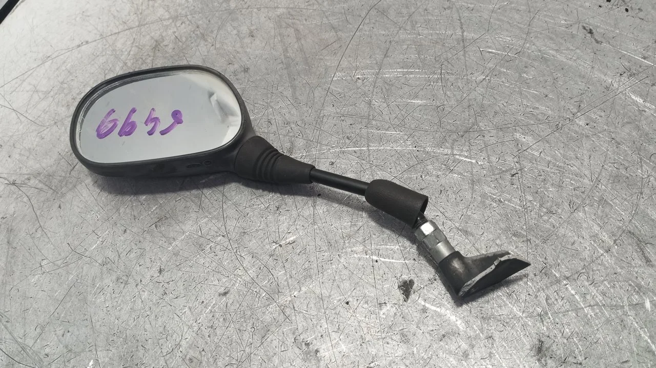 Foto de RETROVISOR IZQUIERDO HONDA CBR 125R 125 cm3 - 10 kW G-CAT (14 CV / 10 KW) referencia E13000781