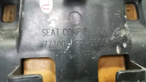 Foto de ASIENTO TRASERO HONDA CBR 125R 125 cm3 - 10 kW G-CAT (14 CV / 10 KW) referencia 77300-KPP-9000 foto 4