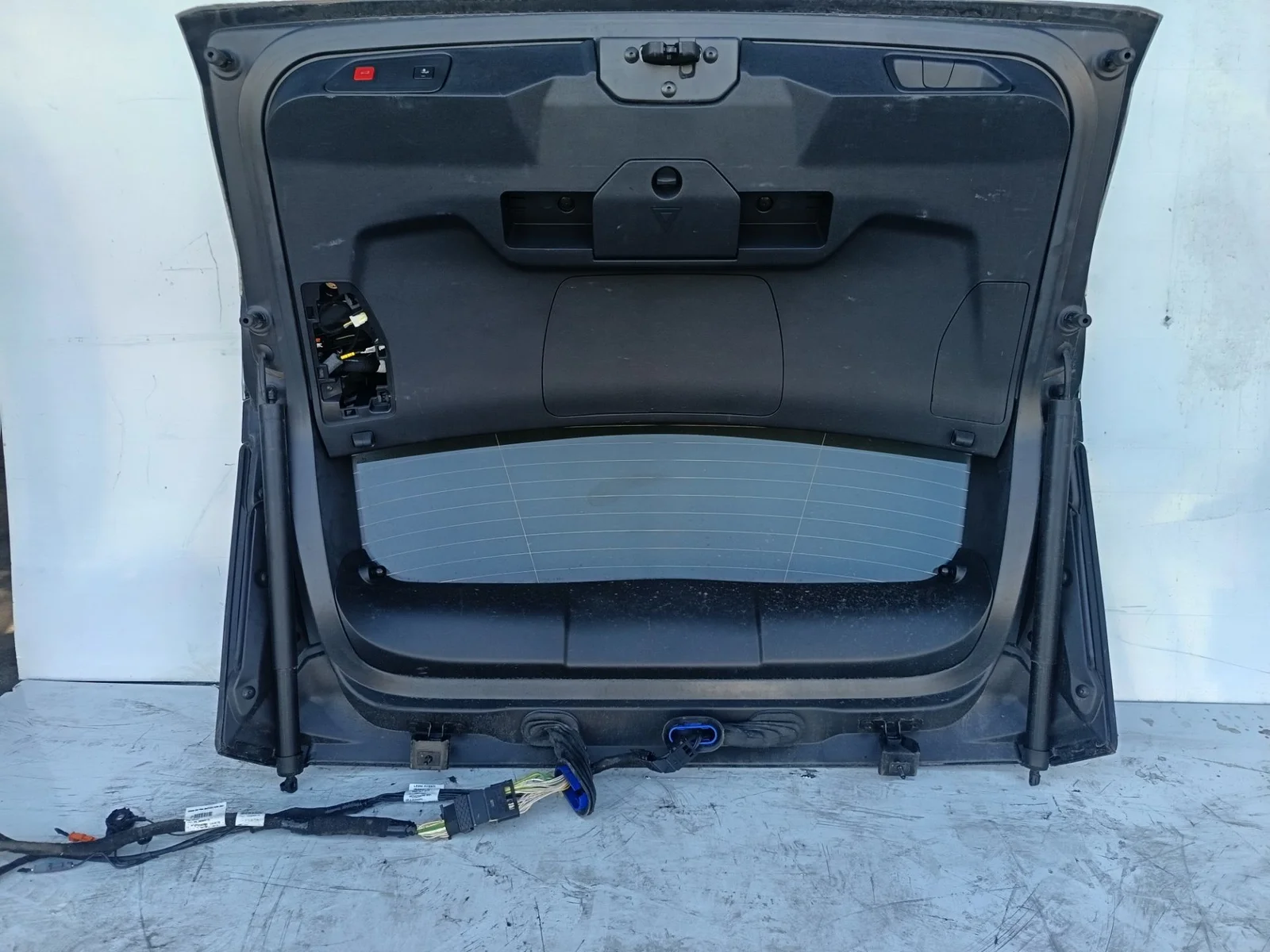 Foto de GUARNECIDO PORTON TRASERO PEUGEOT 3008 1.5 Blue-HDI FAP (131 CV / 96 KW)