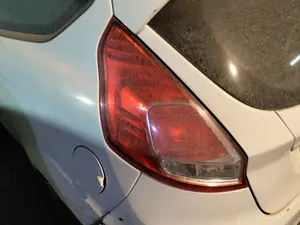 Foto de PILOTO TRASERO IZQUIERDO FORD FIESTA (CNN)