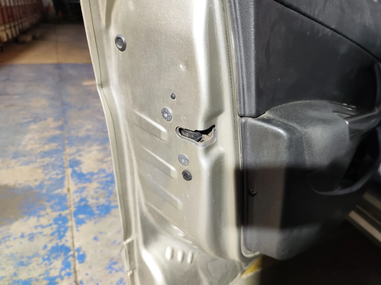 Foto de CERRADURA PUERTA DELANTERA IZQUIERDA PEUGEOT 308 SW 1.6 HDi FAP CAT (9HZ / DV6TED4) (109 CV / 80 KW) referencia 9800616680