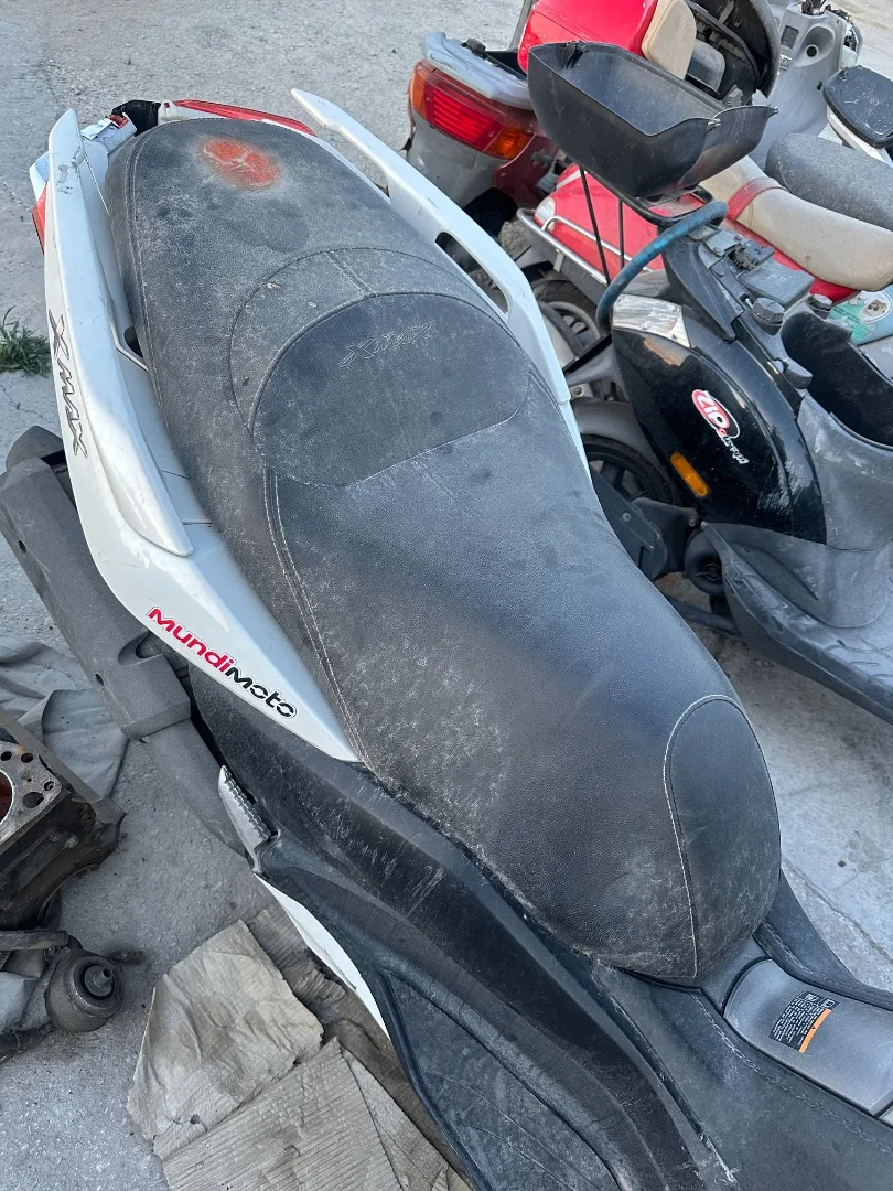 Foto de ASIENTO DELANTERO YAMAHA X-MAX 300 292 cm3 - 20.6 kW (0 CV / 0 KW)