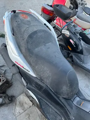Foto de ASIENTO DELANTERO YAMAHA X-MAX 300 292 cm3 - 20.6 kW (0 CV / 0 KW)