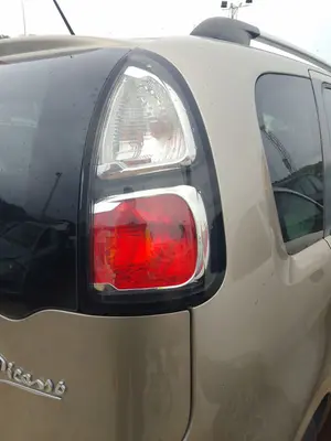 Foto de PILOTO TRASERO DERECHO CITROEN C3 PICASSO 1.6 16V (120 CV / 88 KW)