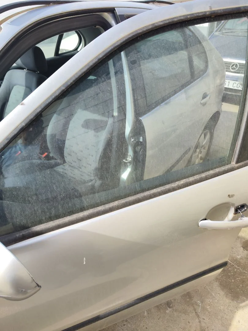 Foto de LUNA DELANTERA IZQUIERDA SEAT LEON (1M1) 1.6 (101 CV / 74 KW) referencia 1M0845201A