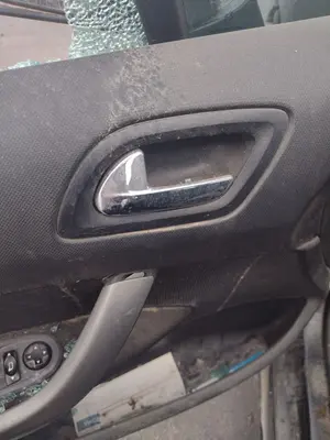Foto de MANETA INTERIOR DELANTERA IZQUIERDA PEUGEOT 308 1.6 16V HDi (90 CV / 66 KW)