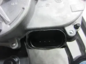Foto de MOTOR LIMPIA TRASERO SKODA SUPERB COMBI (3V5) 2.0 TDI (190 CV / 140 KW) referencia 3V9955711 foto 3