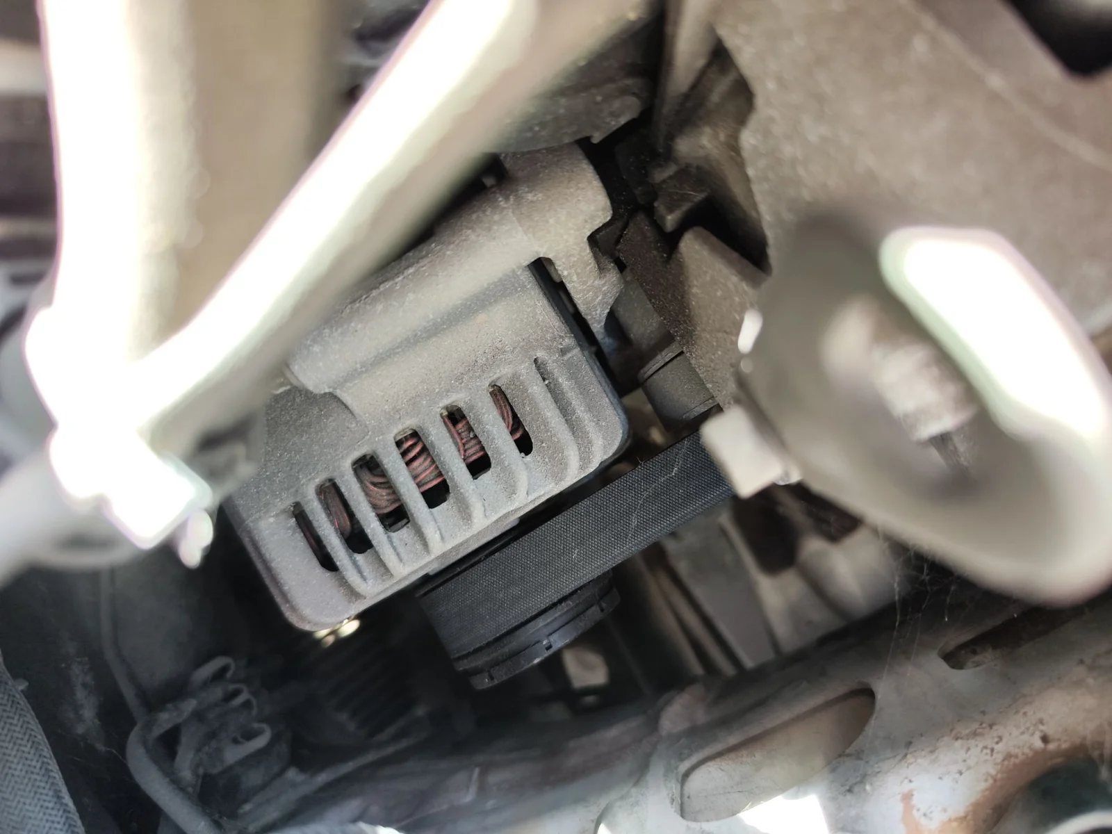Foto de ALTERNADOR OPEL CORSA D 1.3 16V CDTI (75 CV / 55 KW) referencia 13256933