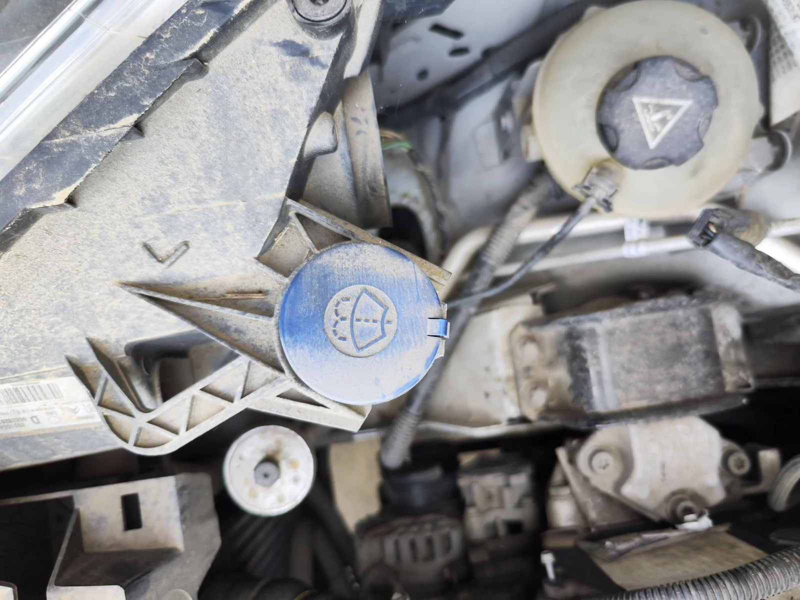 Foto de DEPOSITO LIMPIA CITROEN BERLINGO FURGÓN 1.6 Blue-HDI FAP (99 CV / 73 KW)