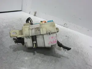 Foto de CAJA RELES / FUSIBLES TOYOTA YARIS (NCP1/NLP1/SCP1) 1.4 Turbodiesel CAT (75 CV / 55 KW) foto 2
