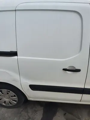 Foto de PUERTA LATERAL CORREDERA DERECHA CITROEN BERLINGO FURGÓN 1.6 Blue-HDI FAP (99 CV / 73 KW) foto 3