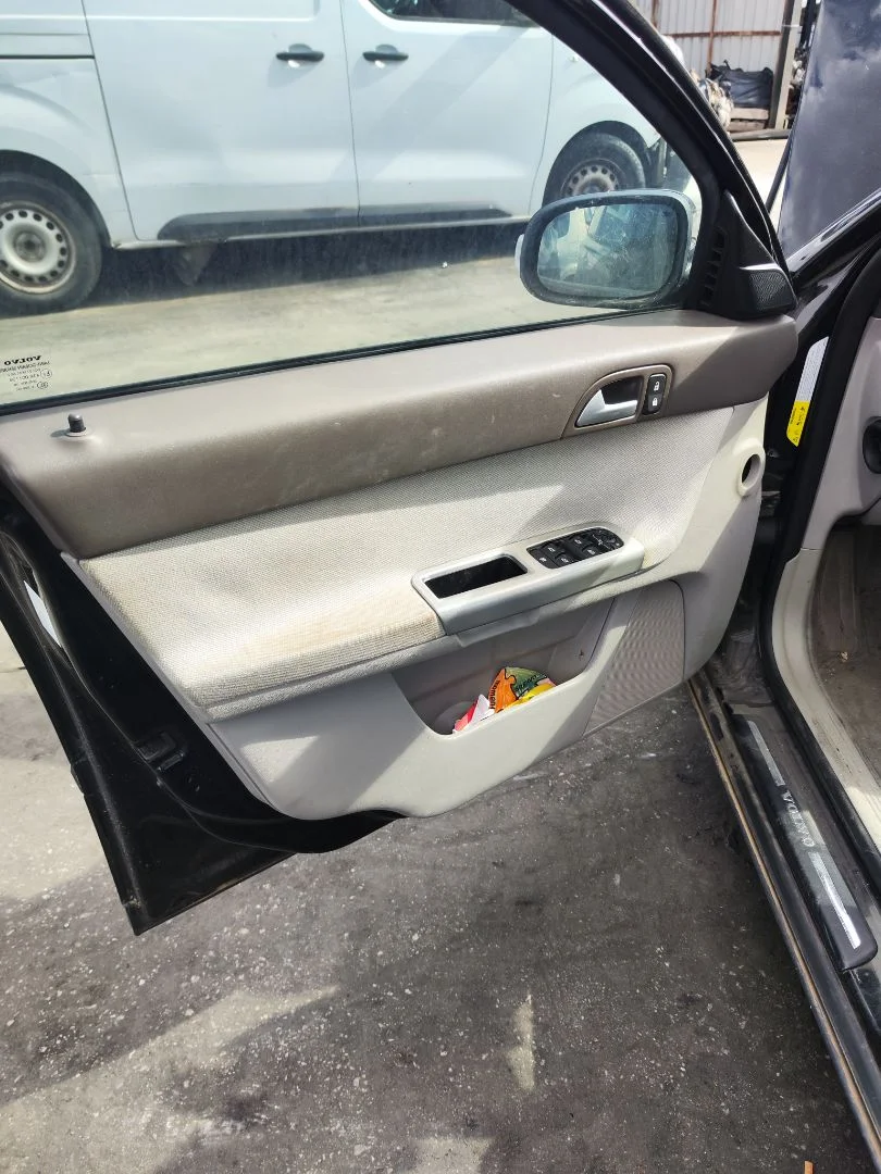 Foto de GUARNECIDO PUERTA DELANTERA IZQUIERDA VOLVO V50 FAMILIAR 2.0 Diesel CAT (136 CV / 100 KW) referencia 39806544