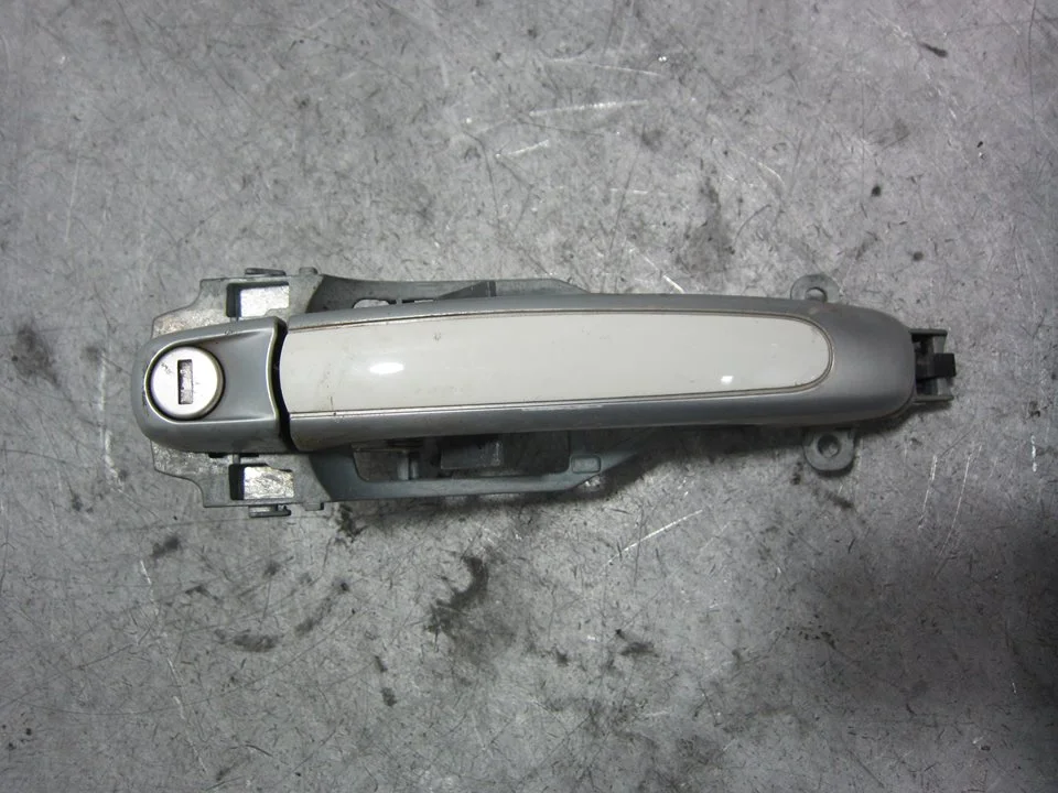 Foto de MANETA EXTERIOR DELANTERA IZQUIERDA PORSCHE CAYENNE (TIPO 92A) 3.0 V6 TDI CAT (239 CV / 176 KW) referencia 7L0837205G