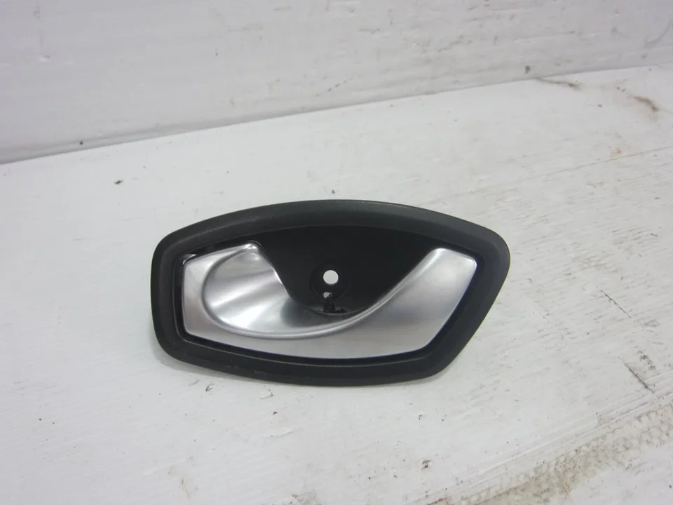 Foto de MANETA INTERIOR DELANTERA IZQUIERDA RENAULT CLIO IV GRANDTOUR 0.9 Energy (90 CV / 66 KW) referencia 826730001R