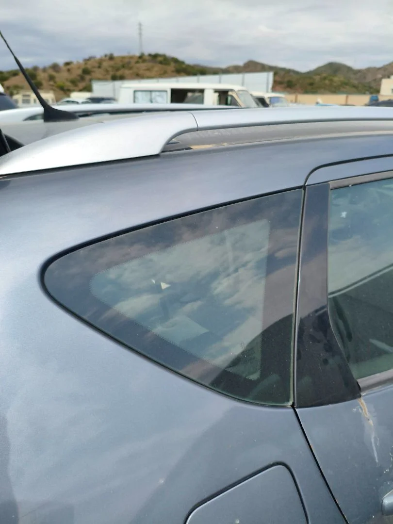 Foto de LUNA CUSTODIA TRASERA DERECHA PEUGEOT 407 SW 2.0 16V HDi FAP CAT (RHR / DW10BTED4) (136 CV / 100 KW)