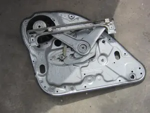 Foto de ELEVALUNAS TRASERO DERECHO FORD FOCUS BERLINA (CB4) 1.6 16V CAT (101 CV / 74 KW) referencia 984851207 foto 3