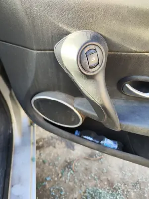 Foto de ELEVALUNAS DELANTERO DERECHO RENAULT CLIO III 1.4 16V (98 CV / 72 KW)