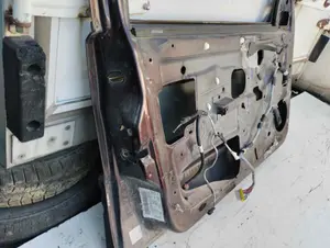 Foto de PUERTA DELANTERA IZQUIERDA CHRYSLER JEEP GR.CHEROKEE (ZJ)/(Z) 5.2 V8 CAT (211 CV / 155 KW) foto 7