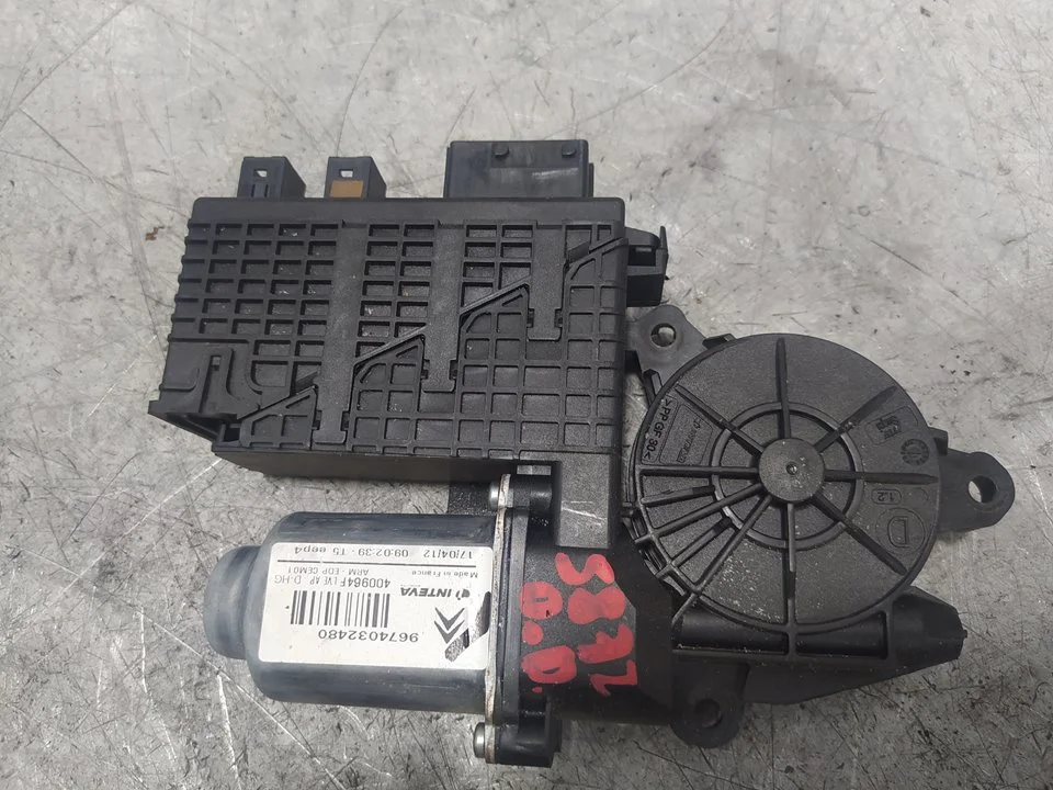 Foto de MOTOR ELEVALUNAS DELANTERO DERECHO CITROEN C4 PICASSO 1.6 HDi FAP (112 CV / 82 KW) referencia 9674032480