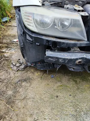 Foto de FARO DERECHO BMW SERIE 3 BERLINA (E90) 2.0 Turbodiesel CAT (143 CV / 105 KW)