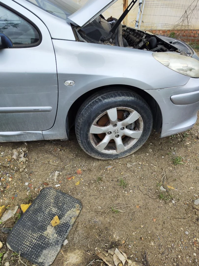 Foto de ALETA DELANTERA DERECHA PEUGEOT 307 BERLINA (S2) 1.6 16V HDi (90 CV / 66 KW) referencia 7841T2