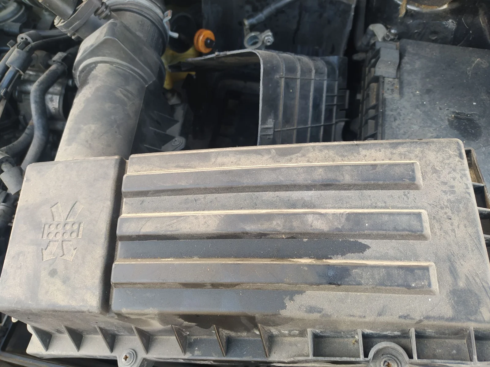 Foto de CAJA FILTRO AIRE VOLKSWAGEN GOLF PLUS V (5M1) 1.9 TDI (105 CV / 77 KW)
