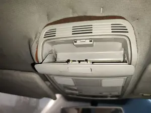 Foto de LUZ INTERIOR VOLKSWAGEN PASSAT BERLINA (3C2) 2.0 TDI (140 CV / 103 KW) referencia 1K0947105P foto 2
