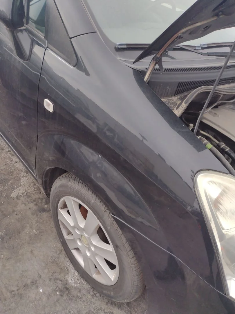 Foto de ALETA DELANTERA DERECHA TOYOTA COROLLA VERSO (R1) 2.2 Turbodiesel CAT (136 CV / 100 KW)