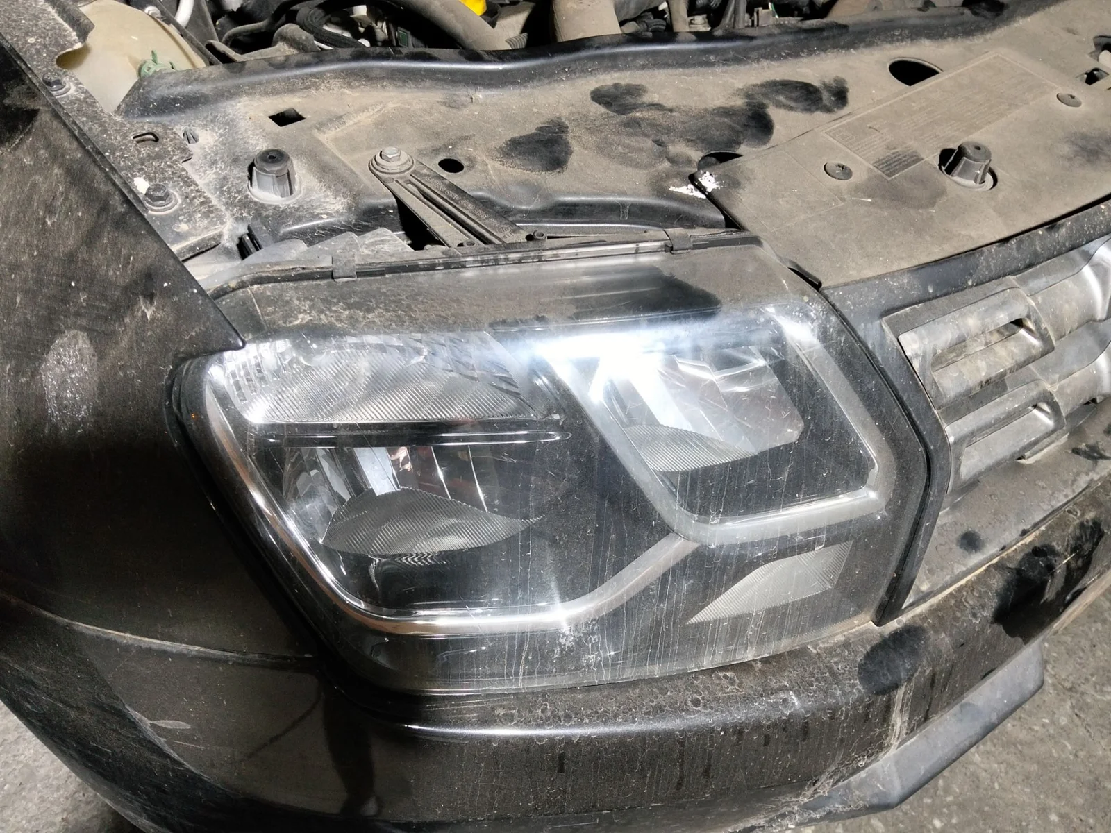 Foto de FARO DERECHO DACIA DUSTER I 1.2 16V TCE CAT (125 CV / 92 KW) referencia 260100156R
