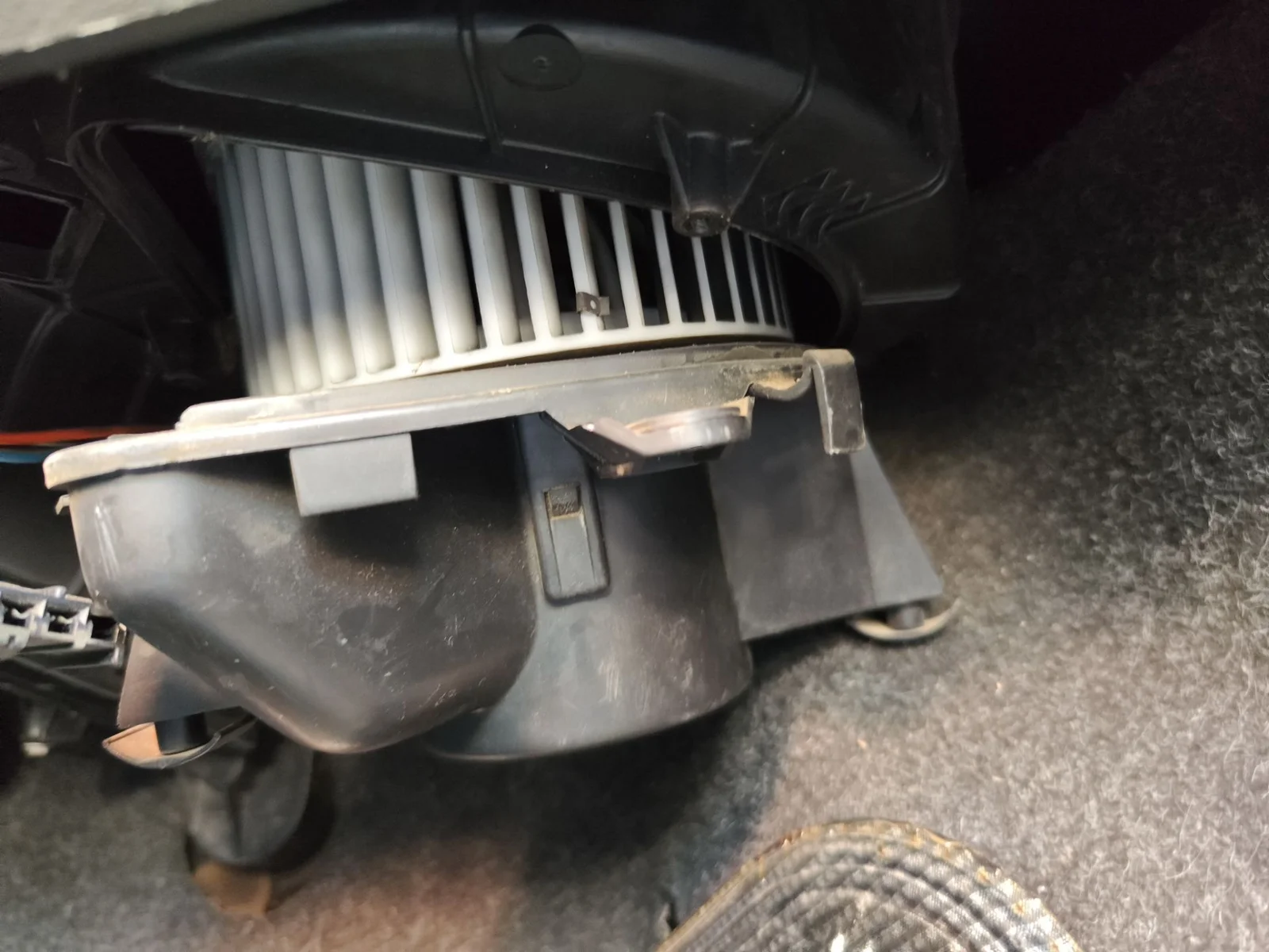 Foto de VENTILADOR CALEFACCION FIAT II PUNTO (188) BERLINA 1.3 JTD CAT (69 CV / 51 KW)