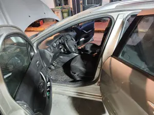 Foto de GOMAS CONTORNO PUERTA PEUGEOT 308 SW 1.6 HDi FAP CAT (9HZ / DV6TED4) (109 CV / 80 KW) referencia 9678042080