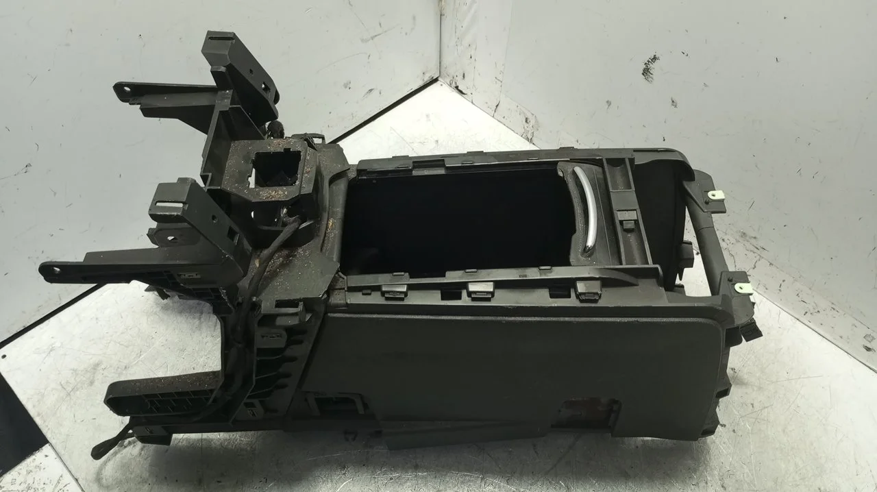 Foto de CONSOLA CENTRAL PEUGEOT 5008 1.6 HDi FAP (112 CV / 82 KW) referencia 9670593077