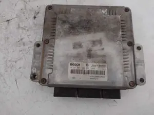 Foto de CENTRALITA MOTOR UCE RENAULT MEGANE I CLASSIC (LA0) 1.9 dTi Diesel CAT (98 CV / 72 KW) referencia 0281001934