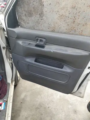 Foto de GUARNECIDO PUERTA DELANTERA DERECHA NISSAN VANETTE CARGO 2.3 Diesel (75 CV / 55 KW)